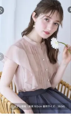 couture brooch タックデザインフレア袖シアーブラウスのサムネイル
