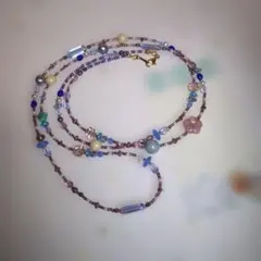 春色のロングネックレス