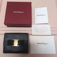 フェラガモ　ヴァラリボン　二つ折り財布　ウォレットのサムネイル