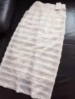 【新品未使用】ホワイト　波状テクスチャー　レース　タイト　ロングスカート