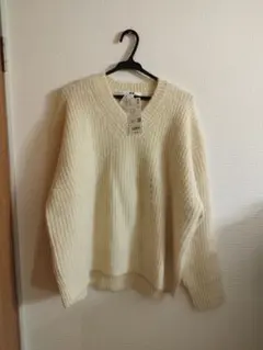 ユニクロ Vネックセーター 白 L 新品未使用