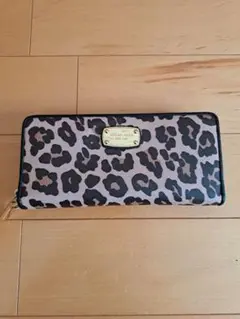 ヒョウ柄ラウンドファスナー長財布