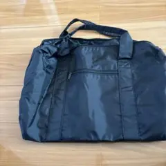 黒いナイロンボストンバッグ