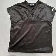 FILA ブラック Vネック 半袖Tシャツ Mのサムネイル