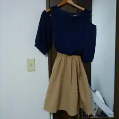 ネイビーとベージュのセットアップ