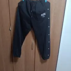 ハートモチーフ付きブラックジョガーパンツ