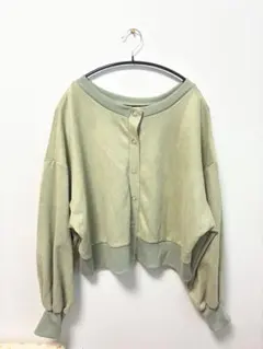 薄緑 ボタン付き クロップドカーディガン