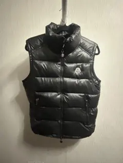 MONCLER ブラック ダウンベスト