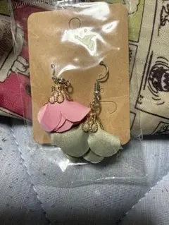 フラワーモチーフ ピアス ピンク×グリーン