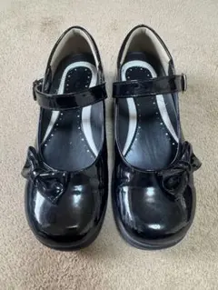 【23cm多少使用感あり】黒エナメルリボン付きフォーマルシューズ