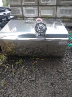 燃料タンク300L (日野) - メルカリ