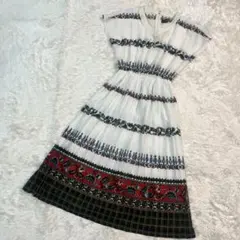 オフホワイト ボタニカル ペイズリー柄風 プリーツ レトロ ワンピース　Vネック