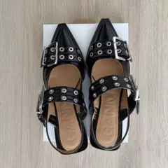 【美品】GANNI アイレットパンプス 黒のサムネイル