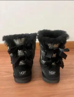 UGG シルバー・ブラック リボン付きブーツ　19.5cm