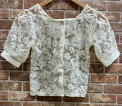 新品未使用 花柄レース シアートップス アイボリー フラワー刺繍 ブラウス