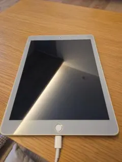 Apple iPad第5世代 9.7インチ ゴールド本体