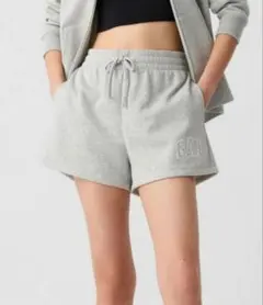 GAP グレー ショートパンツ