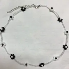 SALE‼️ブラック×ホワイト　フラワービーズネックレス♡おまけリング付き