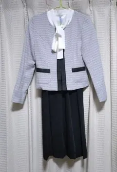 グレー テーラードジャケット ブラックスカート ホワイトブラウス 3点セット