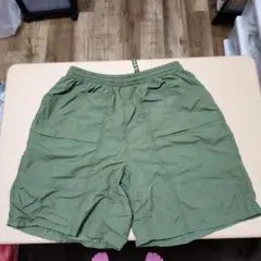 オリーブグリーン ショートパンツ