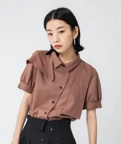 ★今季＊UNITED TOKYO スタンドストラップブラウス UNITED TOKYO（ユナイテッドトウキョウ）の「スタンドストラップ
