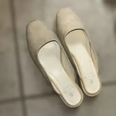 ベージュ オープントゥ スリッポンサンダル　ロペ