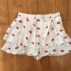 美品　リップ柄ショートパンツ