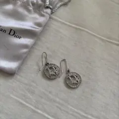 Christian Dior シルバーカラー　ロゴ ピアス
