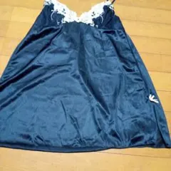黒　 スリップ レース刺繍付き
