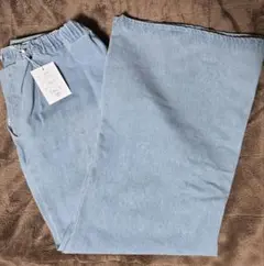 ライトブルーデニムジーンズ