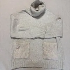 タートルネックニットセーター(ボアポケット付き)