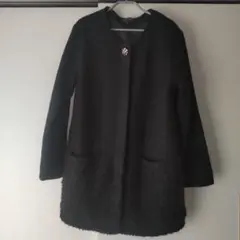 ノーカラー黒コート