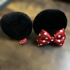 ミニーマウス 耳ヘアピン　赤いリボン付き