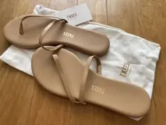 【新品未使用】TKEES ベージュ フラットサンダル