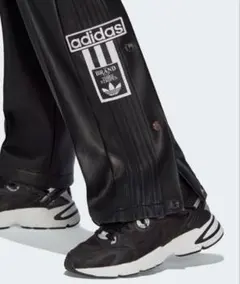 【美品】adidasオリジナルス ブラック カジュアルパンツ
