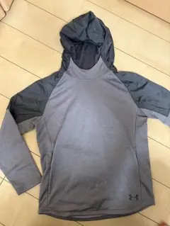 Under Armour フード付き グレー パーカー