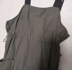 サロペットスカート　ジャンパースカート　カーキ