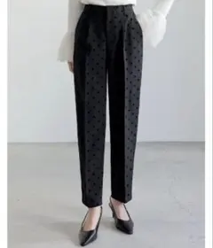 フロッキードットカットツイルテーパードパンツ
