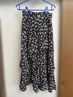 COEL 黒と白の花柄フレアロングスカート