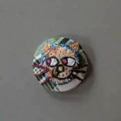 ミニサイズ 猫の顔のブローチ