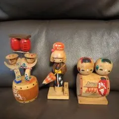 伝統的な日本のこけしセット