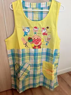 新品未使用　アンパンマン エプロン チェック柄　保育士