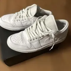 NIKE AIR JORDAN 1LOW 27.5センチ　オールホワイトのサムネイル