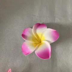 プルメリア 花モチーフ ヘアクリップ