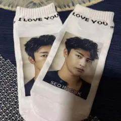 SEO IN GUK 靴下 I LOVE YOUのサムネイル