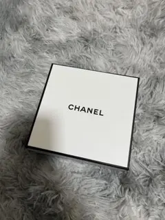 CHANEL ギフトボックス リボン付き