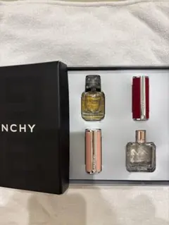 【一部以外新品未使用】GIVENCHY ミニ香水・リップセットのサムネイル