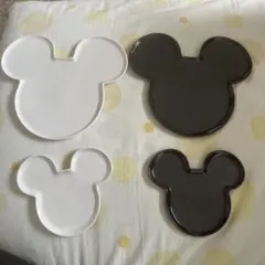 ミッキーマウス型プラスチック皿4枚セット