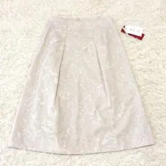 新品タグ付き アマカ LIBERTY刺繍 フレアスカート 38 ウォッシャブルのサムネイル