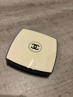 CHANEL お化粧直しパウダー ナチュラル - メルカリ